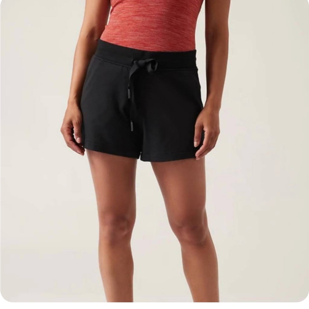 Athleta Balance 4 in Shortie NWT